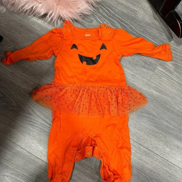 (2) worn once Carter’s fall/Halloween onesies (size 6M) - Picture 3 of 5